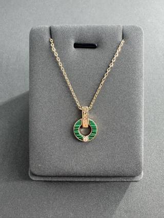 Bvlgari Green Circle Pendant Necklace – Elegant Luxury Jewelry